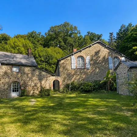 Historic Coach House On A French Chateau Estate * Montsûrs