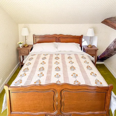 Historic Coach House On A French Chateau Estate Montsûrs