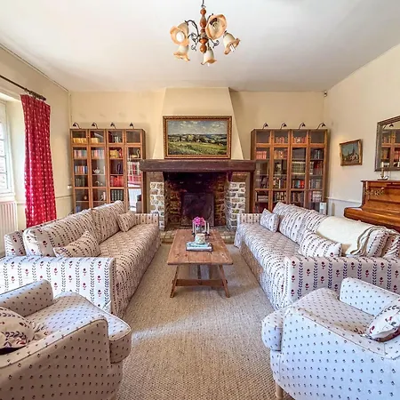 Σπίτι διακοπών Historic Coach House On A French Chateau Estate *