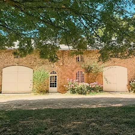 Historic Coach House On A French Chateau Estate Montsûrs