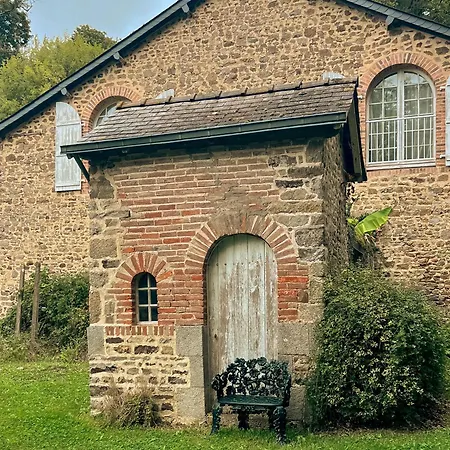 Historic Coach House On A French Chateau Estate Montsûrs